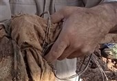 کشف پیکر مطهر شهیدی که با سیم تلفن دست و پایش را بسته بودند