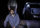 نگاهی به نمایش "غلامرضا لبخندی" / نگاه دراماتیک و اجتماعی به پدیده جنایت با روایت غلامرضا خوش‌رو
