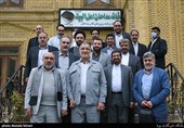 شهردار تهران به خانه مداحان رفت / زاکانی: فضای شهر را با ذکر سیدالشهدا(ع) عطرآگین می‌کنیم