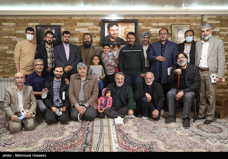 دیدار برخی از هنرمندان با خانواده شهید طهرانی مقدم