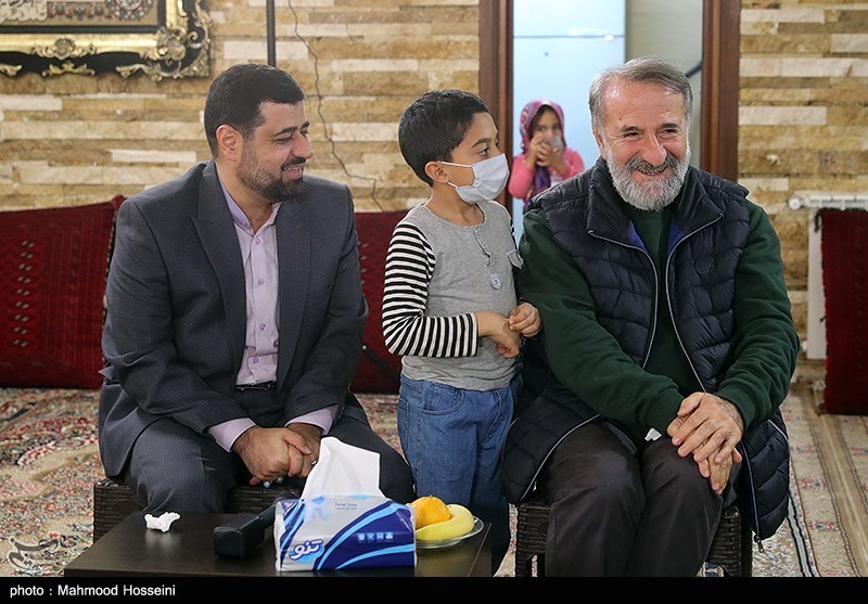 دیدار برخی از هنرمندان با خانواده شهید طهرانی مقدم