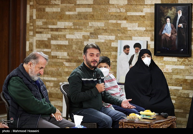 دیدار برخی از هنرمندان با خانواده شهید طهرانی مقدم