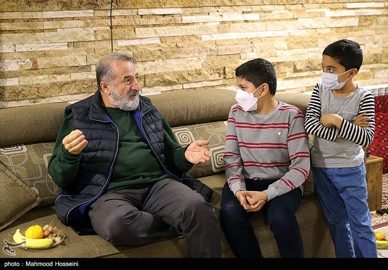 دیدار برخی از هنرمندان با خانواده شهید طهرانی مقدم