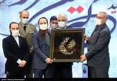 تجلیل از خانواده شهیدمحسن فخری زاده در آیین دانشگاهی اولین سالگرد شهادت شهید محسن فخری زاده 