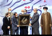 تجلیل از خانواده شهیدمحسن فخری زاده در آیین دانشگاهی اولین سالگرد شهادت شهید محسن فخری زاده 