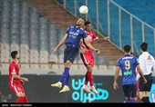 سامره: مهاجمان استقلال ترس «لو» رفتن توپ را دارند/ نباید فقط روی اشتباهات داوری تمرکز کرد