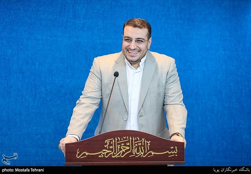سخنرانی محمد کربلایی مجری و خبرنگار در چهارمین شب برنامه همسنگر-مدافعان حرم