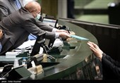 تقدیم لایحه بودجه 1401 توسط سید ایراهیم رئیسی رئیس جمهور به محمدباقر قالیباف رئیس مجلس شورای اسلامی 