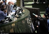 تقدیم لایحه بودجه 1401 توسط سید ایراهیم رئیسی رئیس جمهور به محمدباقر قالیباف رئیس مجلس شورای اسلامی 