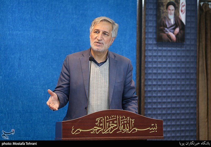 سخنرانی حسن علایی فعال نویسنده کتاب در  رونمایی از کتاب در درخشان