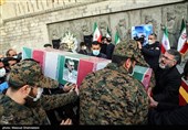 ورود پیکر شهید «حسن ایرلو» سفیر ایران در یمن به محوطه باغ ملی (درب وزارت خارجه) جهت تشییع