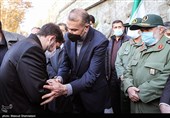 ابراز همدردی حسین امیرعبدالهیان وزیر امور خارجه به فرزند شهید «حسن ایرلو» سفیر ایران در یمن
