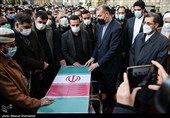 ادای احترام حسین امیرعبدالهیان وزیر امور خارجه به پیکر شهید «حسن ایرلو» سفیر ایران در یمن 