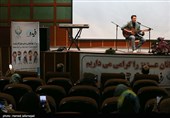 اجرای مصطفی پالیزی در مراسم گلریزان حامیان فرشته ها