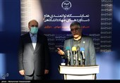 حمیدرضا طیبی، رئیس جهاد دانشگاهی و محمدباقر قالیباف رئیس مجلس شورای اسلامی در افتتاحیه نمایشگاه دستاوردهای جهاد دانشگاهی 1400
