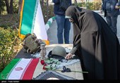 ادای احترام انسیه خزعلی، معاون امور زنان و خانواده ریاست جمهوری به مقام شامخ شهدا 