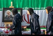 ادای احترام بازیکنان تیم ملی فوتبال بانوان ایران به سپهبد شهید حاج قاسم سلیمانی 