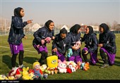 پویش جمع‌آوری عروسک و اسباب بازی برای کودکان کم‌برخوردار توسط بازیکنان تیم ملی فوتبال بانوان ایران