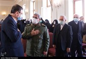 علی اکبر صالحی رئیس سابق سازمان انرژی اتمی، منوچهر متکی وزیر اسبق خارجه، سردار اسماعیل قاآنی فرمانده سپاه قدس سپاه پاسداران و سید امیرحسین قاضی‌زاده هاشمی رئیس بنیاد شهید در  مراسم یادبود شهید حسن ایرلو سفیر ایران در یمن
