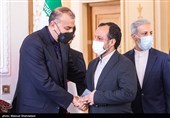 سید احسان خاندوزی و حسین امیرعبدالهیان وزیر امور خارجه در مراسم یادبود شهید حسن ایرلو سفیر ایران در یمن