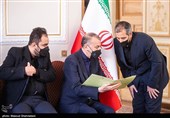 حسین امیرعبدالهیان وزیر امور خارجه در مراسم یادبود شهید حسن ایرلو سفیر ایران در یمن