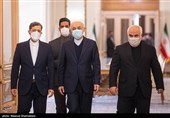علی اکبر صالحی رئیس سابق سازمان انرژی اتمی در  مراسم یادبود شهید حسن ایرلو سفیر ایران در یمن