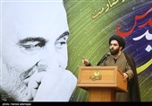 سیدمحمدمهدی شفیعی شاعر در مراسم  شب شعر مقاومت با عنوان  «شبی با شهید قدس» به مناسبت دومین سالگرد شهادت سردار حاج قاسم سلیمانی در فرهنگسرای رسانه 