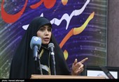 فاطمه طارمی شاعر در مراسم  شب شعر مقاومت با عنوان  «شبی با شهید قدس» به مناسبت دومین سالگرد شهادت سردار حاج قاسم سلیمانی در فرهنگسرای رسانه 