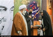 تجلیل از سمانه خلف زاده شاعر در مراسم  شب شعر مقاومت با عنوان  «شبی با شهید قدس» به مناسبت دومین سالگرد شهادت سردار حاج قاسم سلیمانی در فرهنگسرای رسانه 