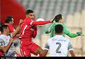 دیدار تیم‌های فوتبال پرسپولیس و تراکتور
