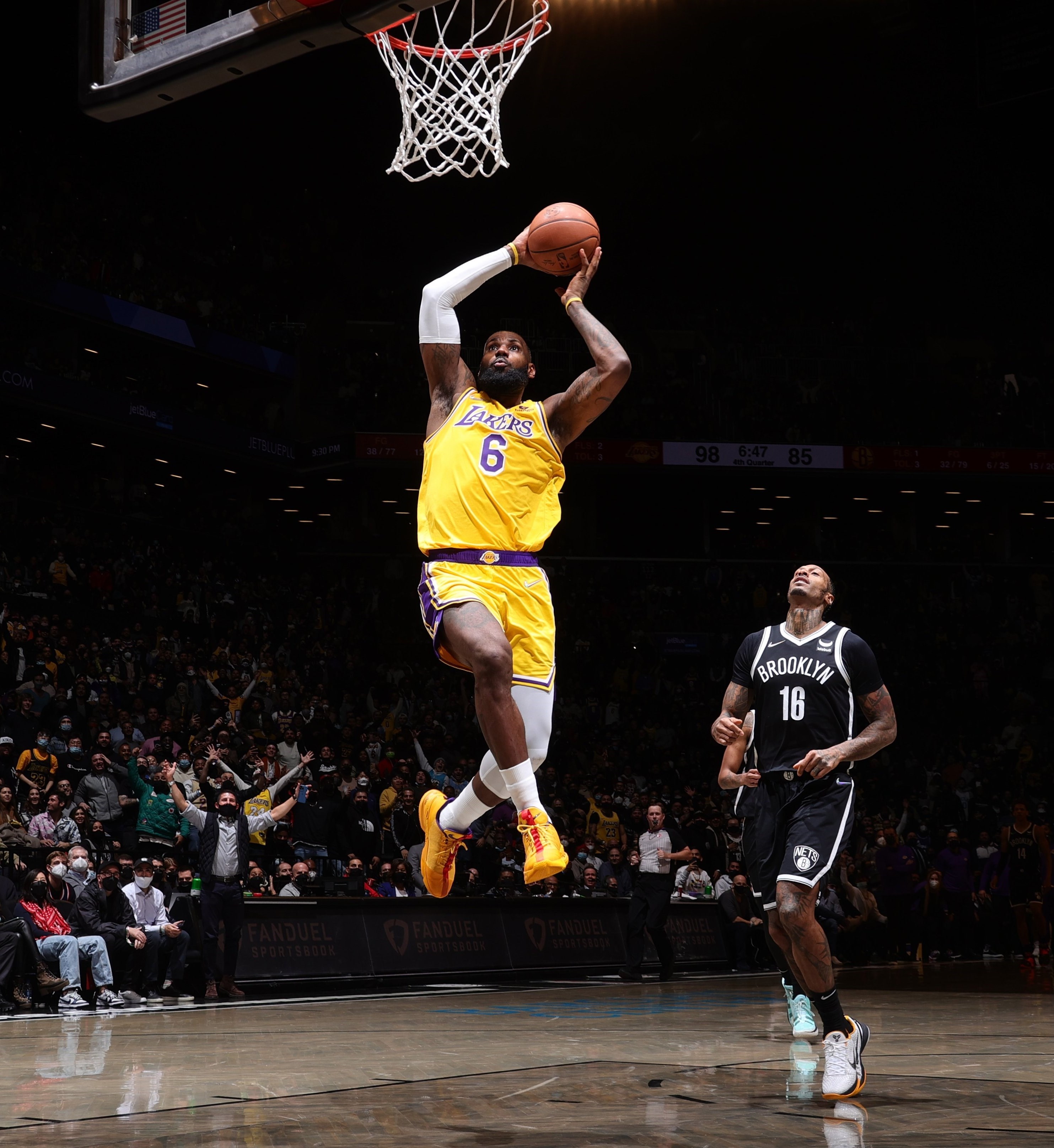 بسکتبال , لیگ NBA , تیم بسکتبال لس آنجلس لیکرز , لبران ریمون جیمز ,