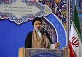 امام جمعه اهواز: تا نابودی پایگاه‌های آمریکا سلاح بر زمین نمی‌گذاریم