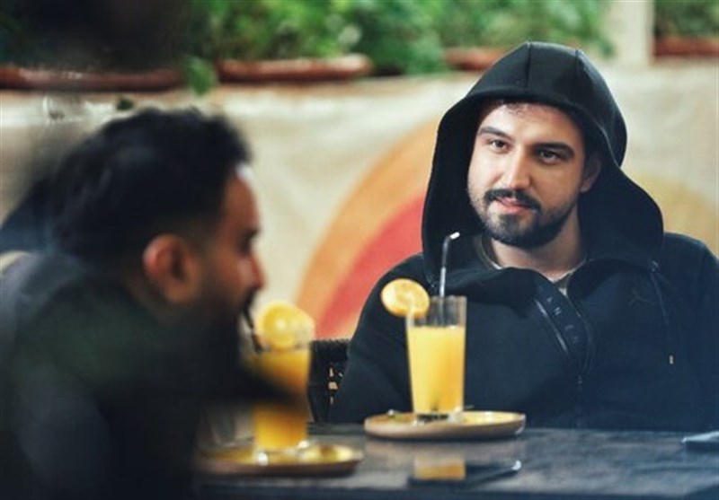 سریال بی همگان
