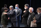 تجلیل از خانواده شهدا در مراسم  بزرگداشت دومین سالگرد شهادت شهید اصغر پاشاپور 