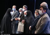 تجلیل از خانواده شهدا در مراسم  بزرگداشت دومین سالگرد شهادت شهید اصغر پاشاپور 