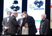 تجلیل از خانواده شهدا در مراسم  بزرگداشت دومین سالگرد شهادت شهید اصغر پاشاپور 