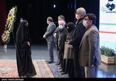 تجلیل از خانواده شهدا در مراسم  بزرگداشت دومین سالگرد شهادت شهید اصغر پاشاپور 