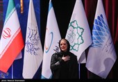 طناز طباطبایی برنده سیمرغ بلورین بهترین بازیگر نقش اصلی زن  برای فیلم بی‌رویا 
