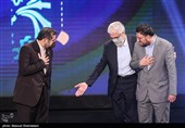 مهدی صیاد شیرازی فرزند شهید صیاد شیرازی، مسعود نقاش زاده و محمد مهدی اسماعیلی، وزیر فرهنگ و ارشاد اسلامی در مراسم اختتامیه چهلمین جشنواره فیلم فجر