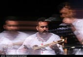 اجرای گروه نوای سیمره به خوانندگی و آهنگسازی مهران غضنفری در چهارمین شب جشنواره موسیقی فجر