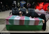 وداع با پیکر شهید مدافع حرم امیرعلی محمدیان