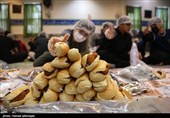 تهیه و آماده سازی  غذا توسط نوجوانان جهادی برای موکب های کمپین جهانی" زینب خواهر عشق" در سالروز رحلت حضرت زینب سلام الله علیها 