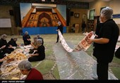 تهیه و آماده سازی  غذا توسط نوجوانان جهادی برای موکب های کمپین جهانی" زینب خواهر عشق" در سالروز رحلت حضرت زینب سلام الله علیها 