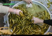 تهیه و آماده سازی  غذا توسط نوجوانان جهادی برای موکب های کمپین جهانی" زینب خواهر عشق" در سالروز رحلت حضرت زینب سلام الله علیها 