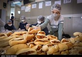 تهیه و آماده سازی  غذا توسط نوجوانان جهادی برای موکب های کمپین جهانی" زینب خواهر عشق" در سالروز رحلت حضرت زینب سلام الله علیها 