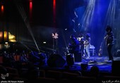 رضابهرام خواننده پاپ در شب پایانی سی و هفتمین جشنواره موسیقی فجر،سالن میلاد نمایشگاه بین‌المللی تهران