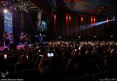 رضابهرام خواننده پاپ در شب پایانی سی و هفتمین جشنواره موسیقی فجر،سالن میلاد نمایشگاه بین‌المللی تهران