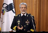 الأدمیرال سیاری: العدو أخطأ بتجاهله الشعب الإیرانی فی حساباته