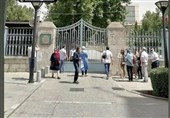 سرگردانی گردشگران خارجی به علت تعطیلی موزه‌ها و ضعف اطلاع‌رسانی
