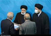 تقدیر از جهادگران و خانواده معظم شهدا در اجتماع مردمی هسته‌های جهاد و پیشرفت